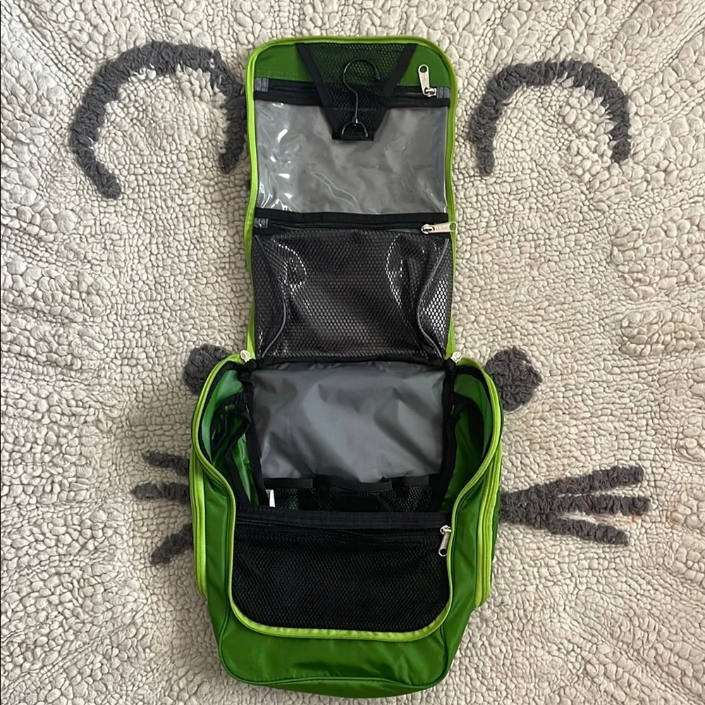 L.L. Bean Green travel toiletry hanging bag monogram LKS